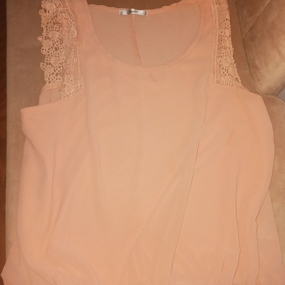 Beautiful light pink blouse perfect for a picnic or a family gathering 🤍